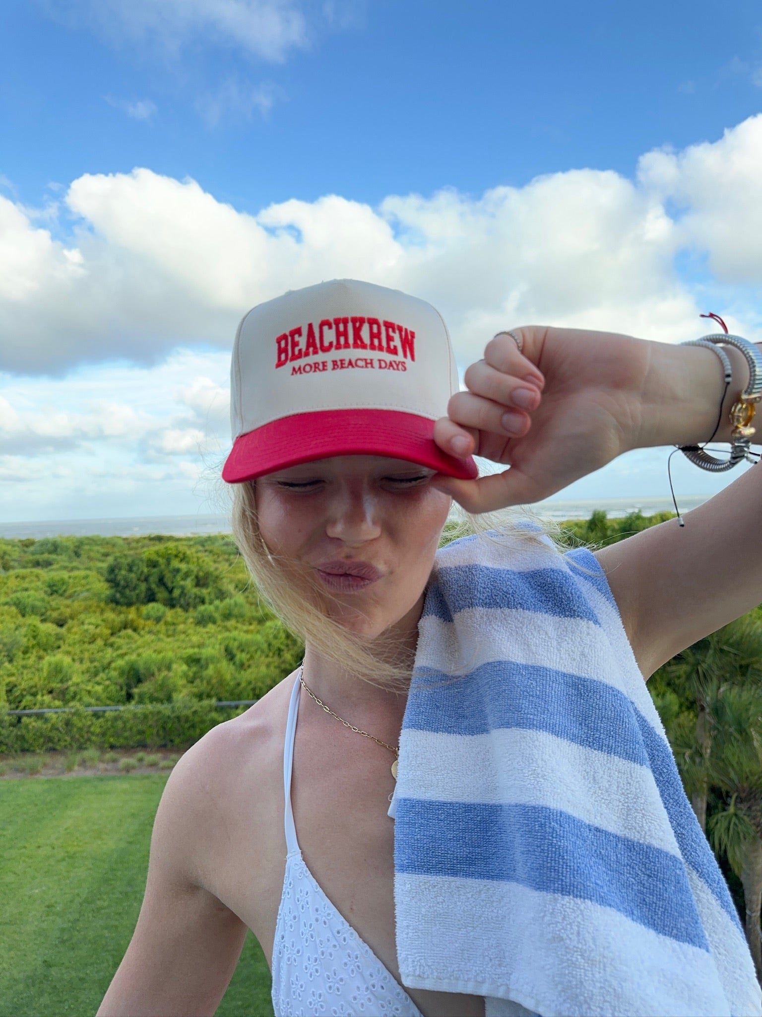BEACHKREW VARSITY SIGNATURE HAT - NATURAL / RED
