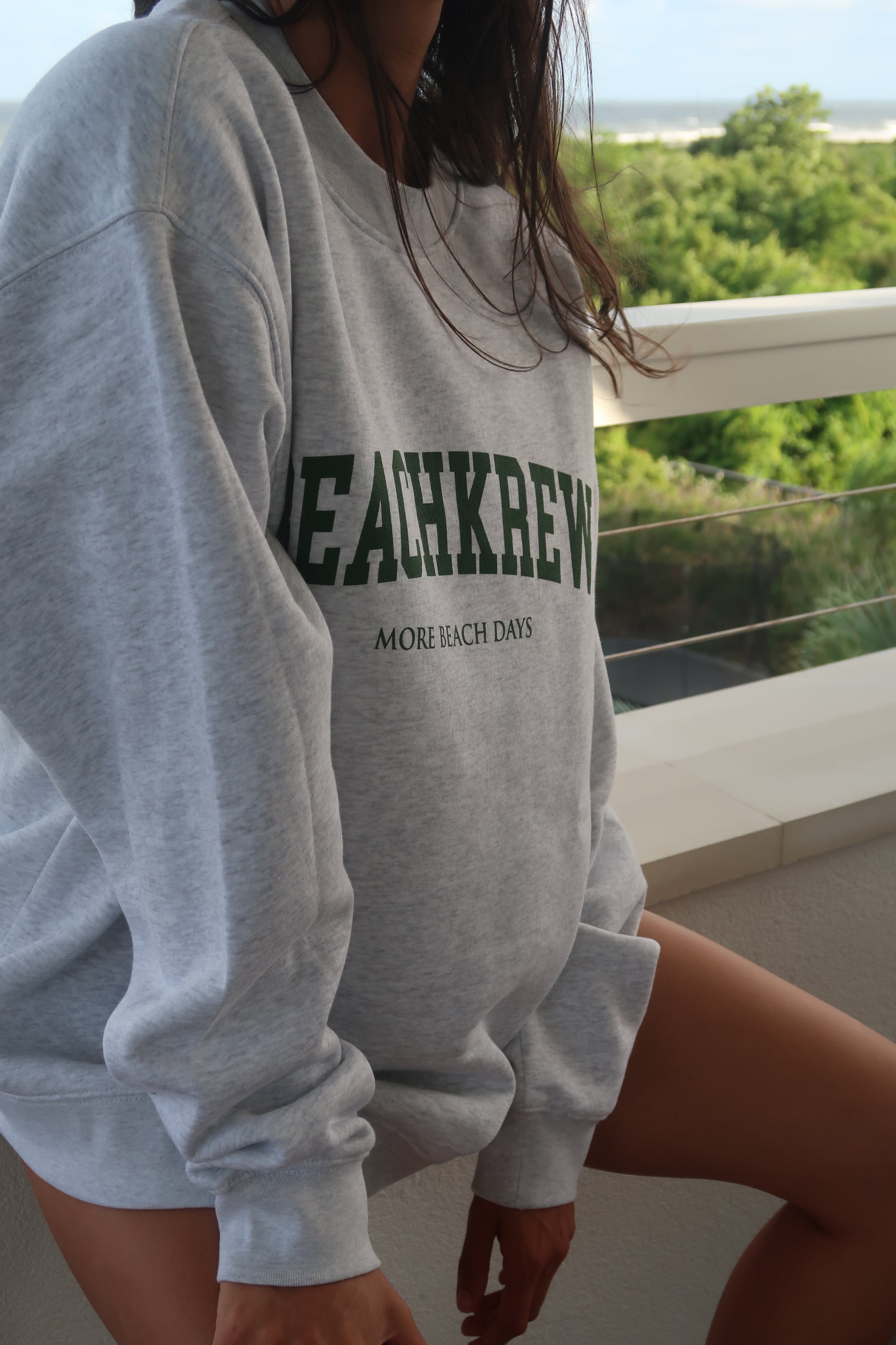 BEACHKREW VARSITY CREWNECK - LIGHT GREY