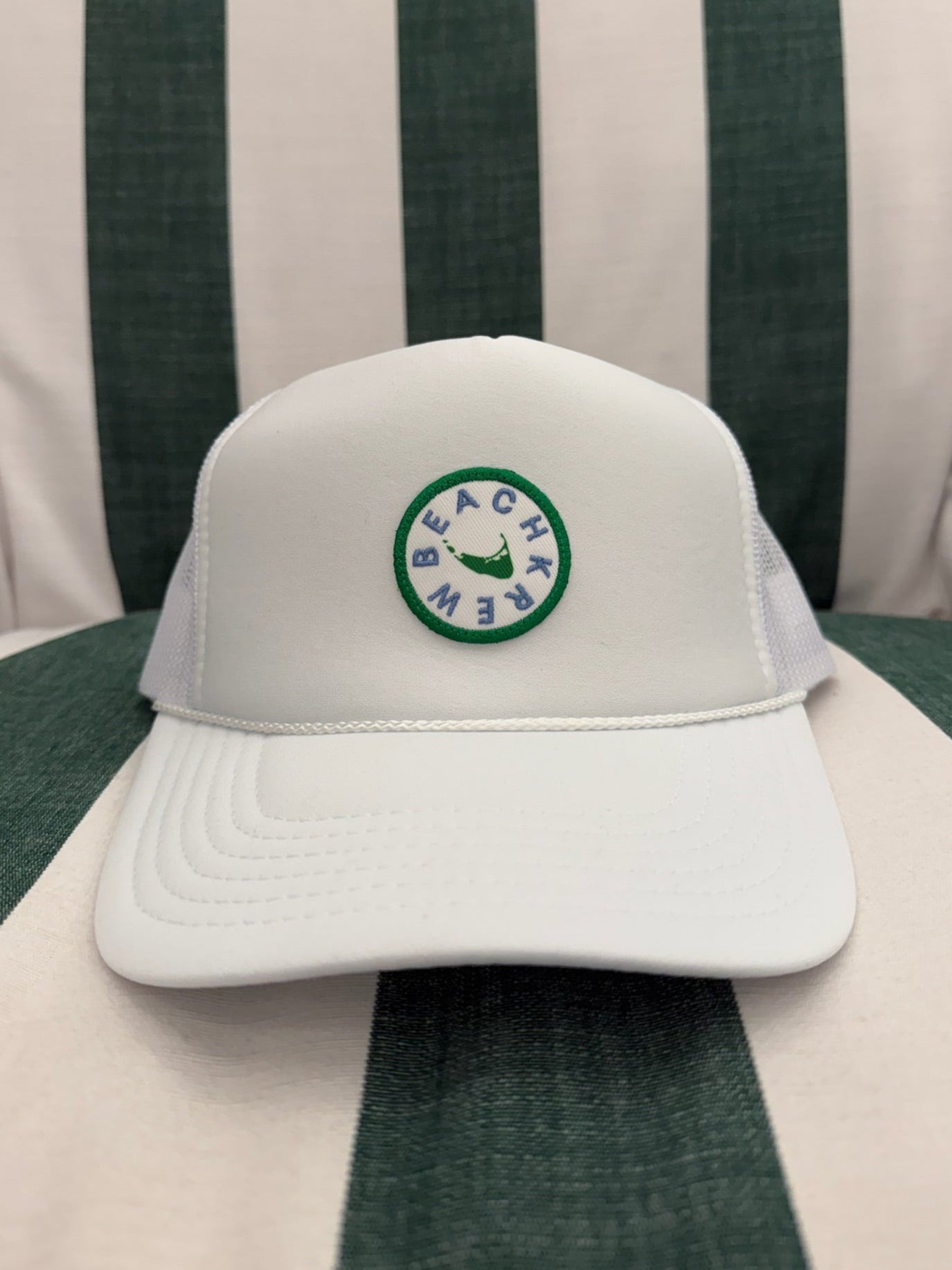 ISLAND PATCH TRUCKER HAT - WHITE