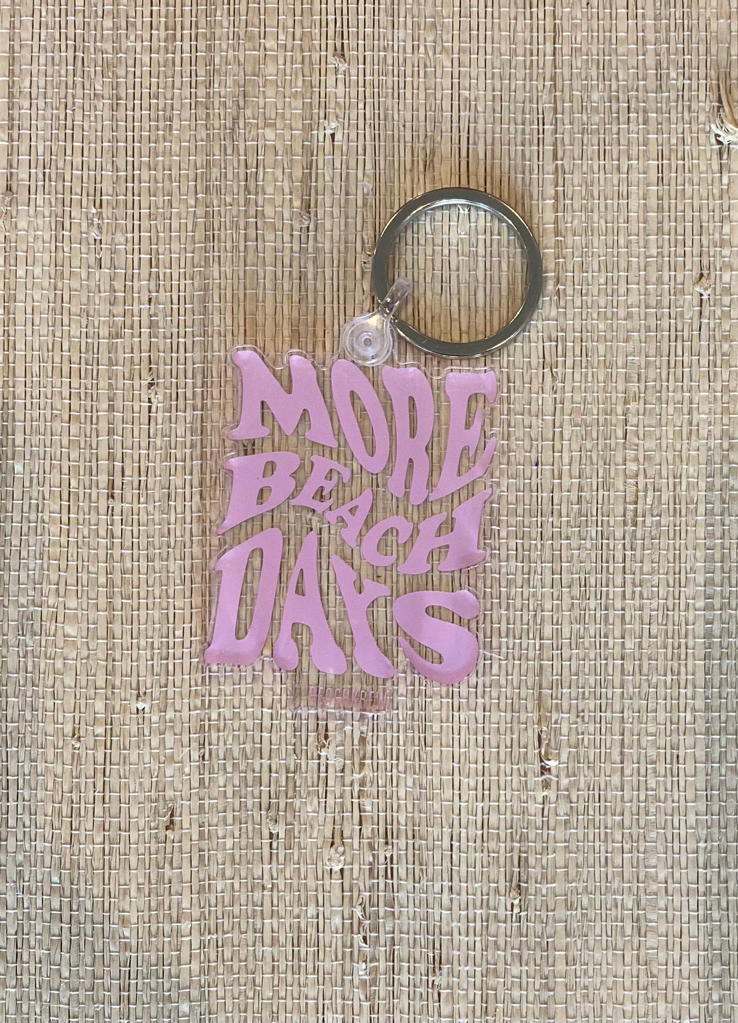 MORE BEACH DAYS KEYCHAIN - PINK