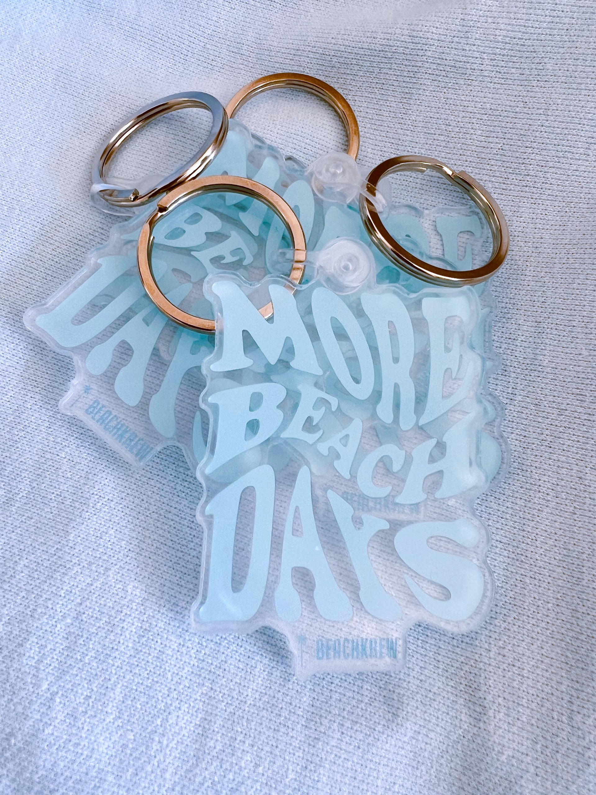 MORE BEACH DAYS KEYCHAIN - BLUE